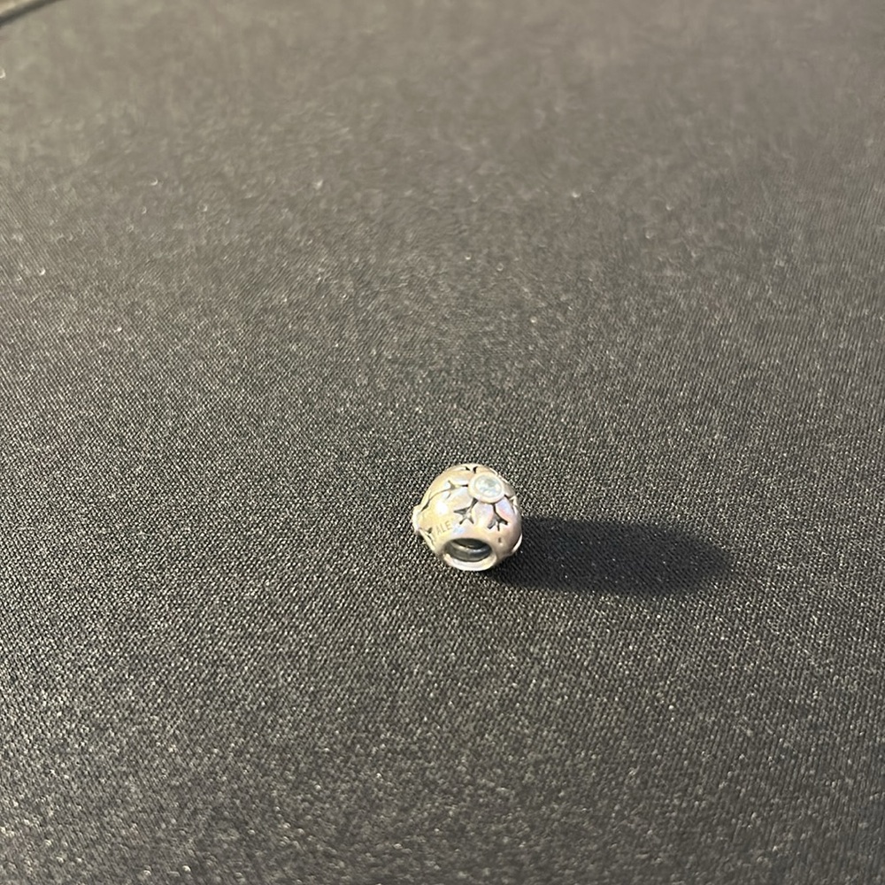 Pandora Snowflake Charm - Picture 2 of 4